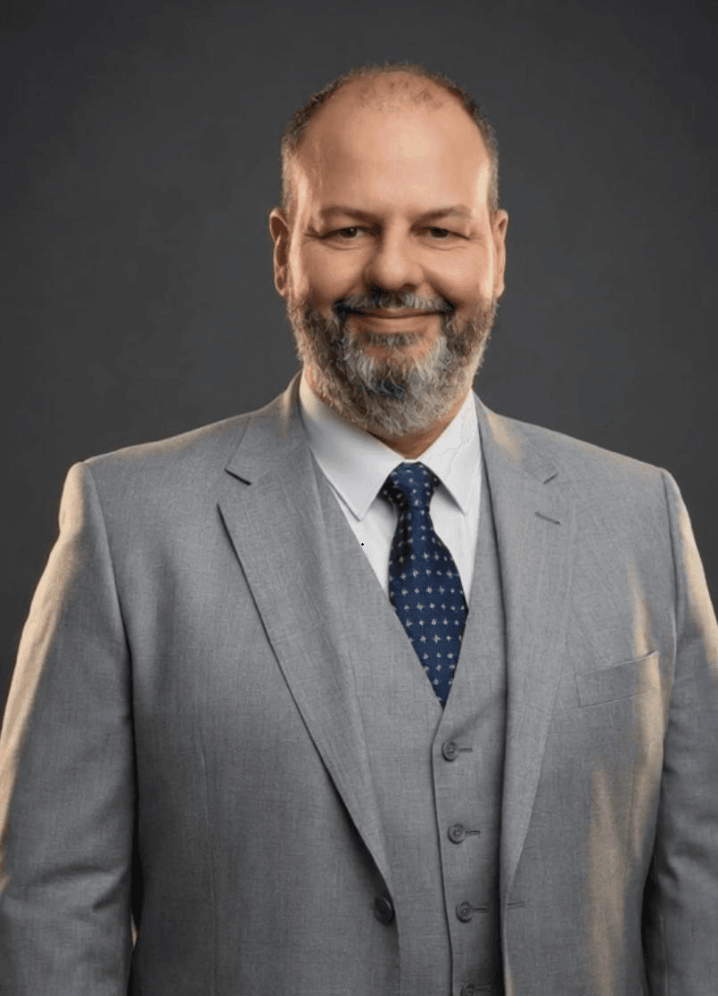 Professional photo shoot for a lawyer: Manni's first case on 99Freelas 4